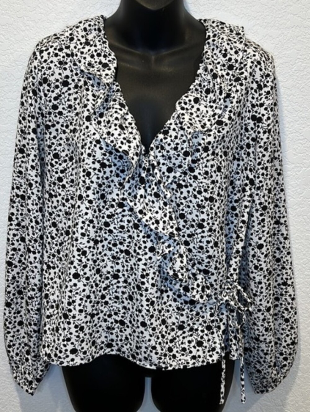 Lush Black & White Floral Ruffle Wrap Blouse NWOT Medium